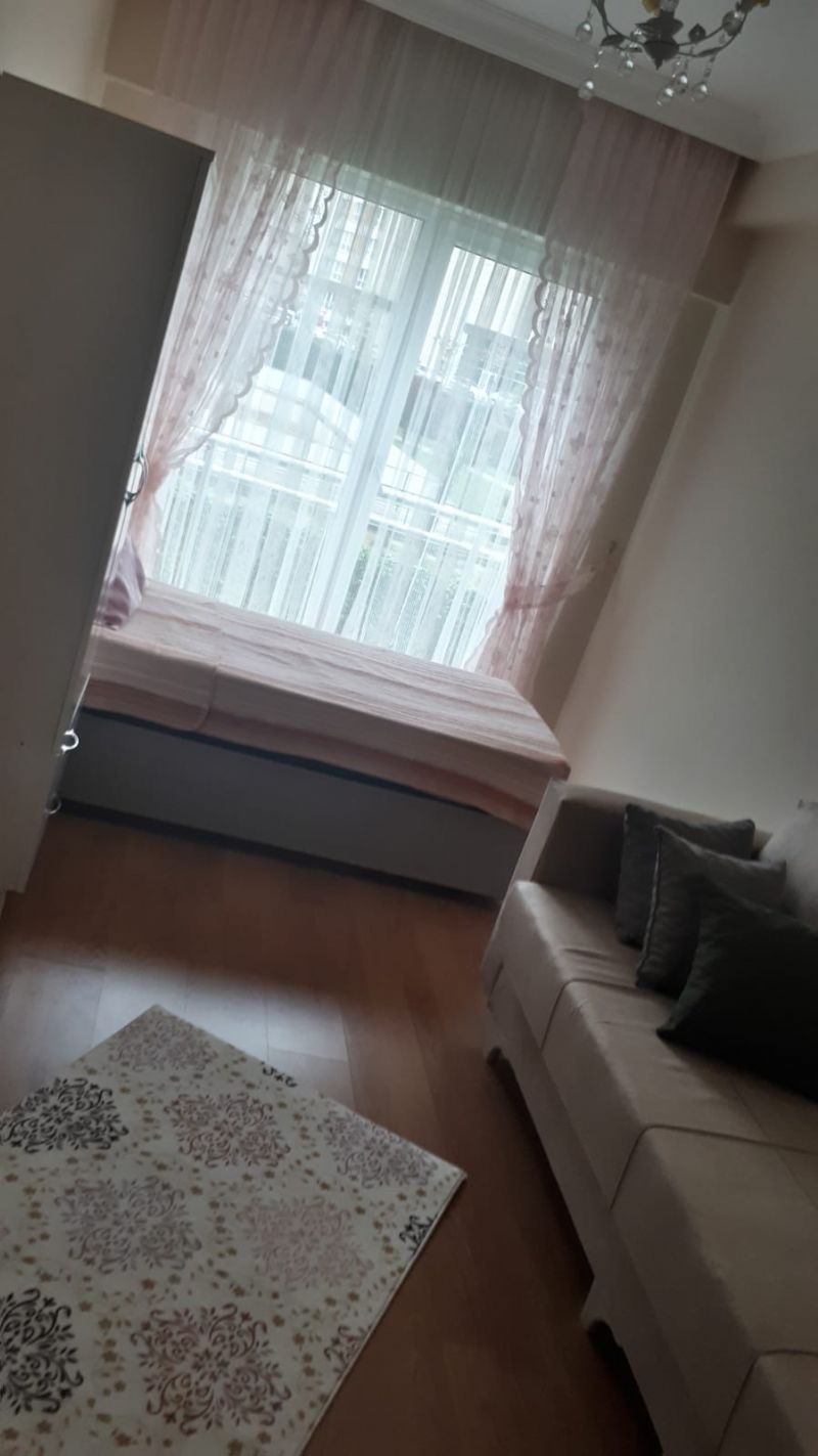 Başakşehir de 1stanbul sitesinde 2+1 daireme bayan ev arkadaşı