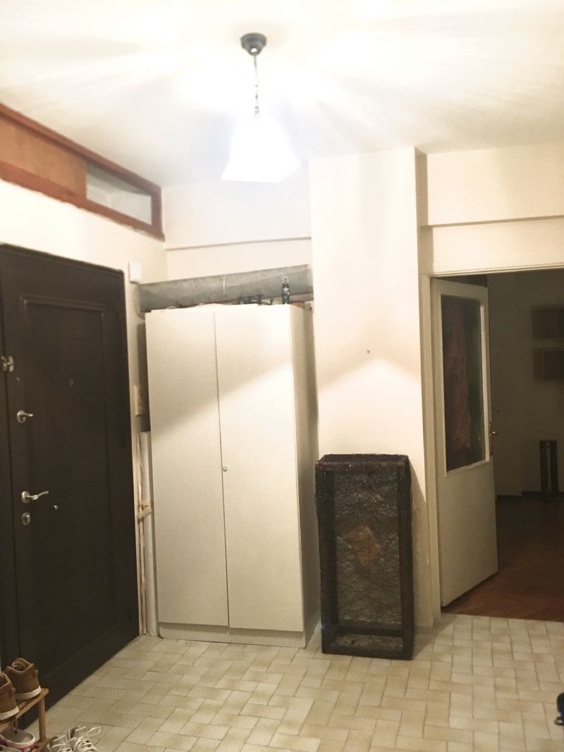 1. Kat Kadıköy Acıbadem caddesinde 2+1 eve 3. Kişi kadın arkadaş arıyoruz.