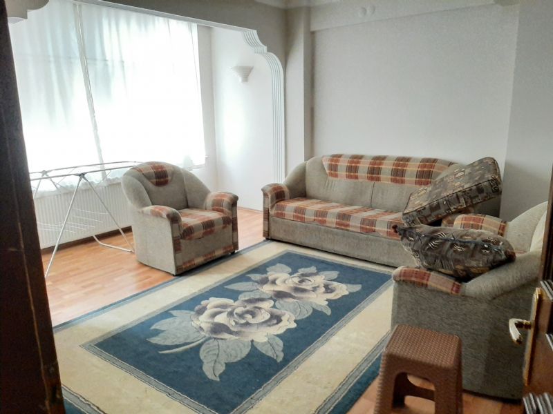 yanıma bayan ev arkadaşı arıyorum