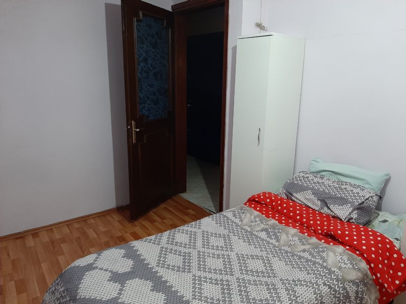 yanıma bayan ev arkadaşı arıyorum