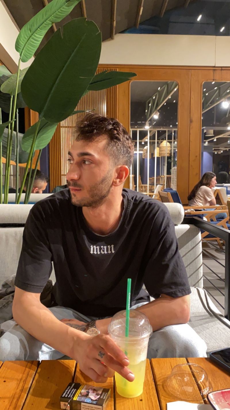 Kalacak yer arıyorum .. eğitimli hoşgörülü bir bireyim 