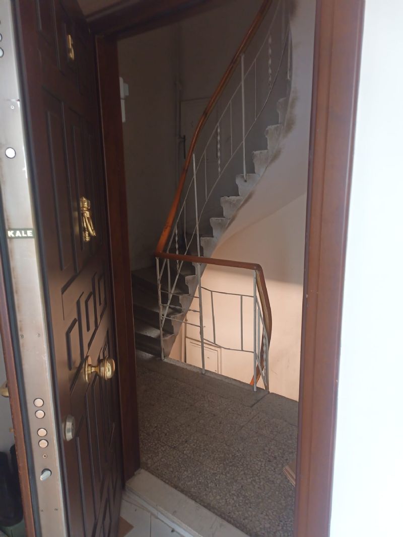 İstanbul Bakırköy'deki evimize kadın ev arkadaşı arıyoruz. Kira 8000 tl. İSTANBUL