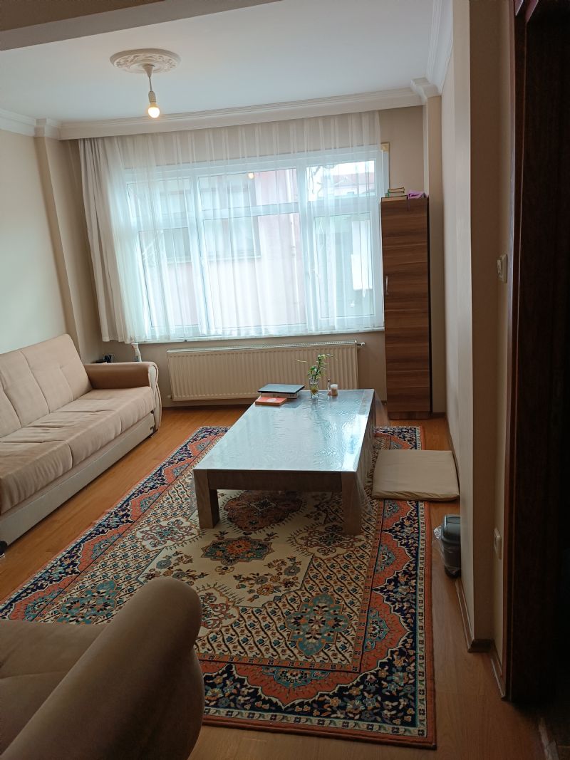 Kadın ev ve oda arkadaşı