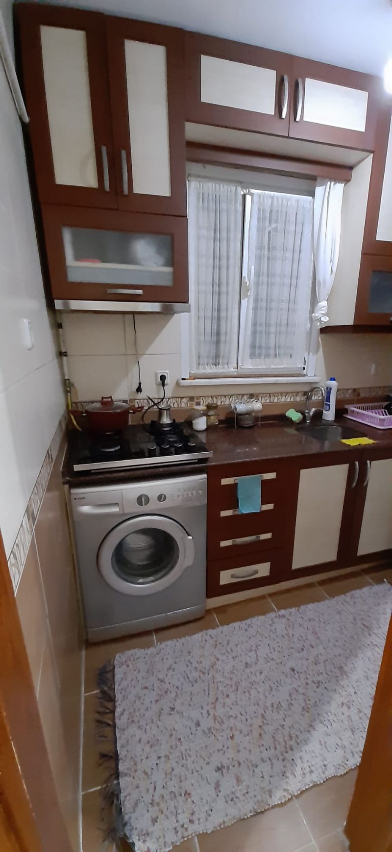 Kadın ev ve oda arkadaşı