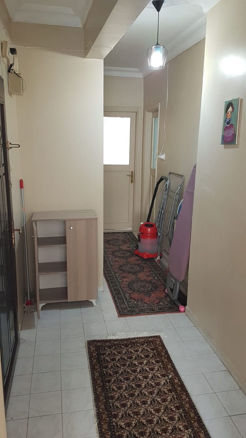 Ümraniye Çarşı Merkezdeki Ful Eşyalı Evime Bay Ev Arkadaşı Arıyorum