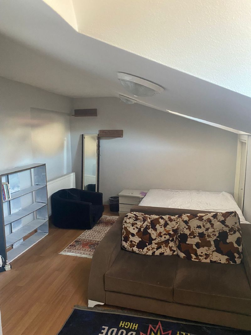 Mecdiyeköy'de Ev Arkadaşı