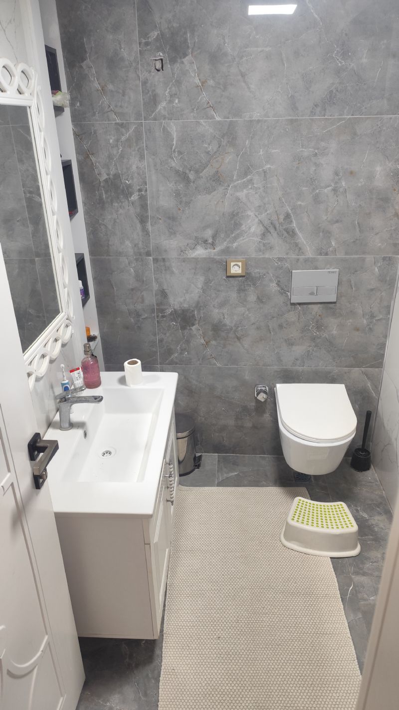 Lüks site içinde eşyalı evime ev arkadaşı arıyorum 