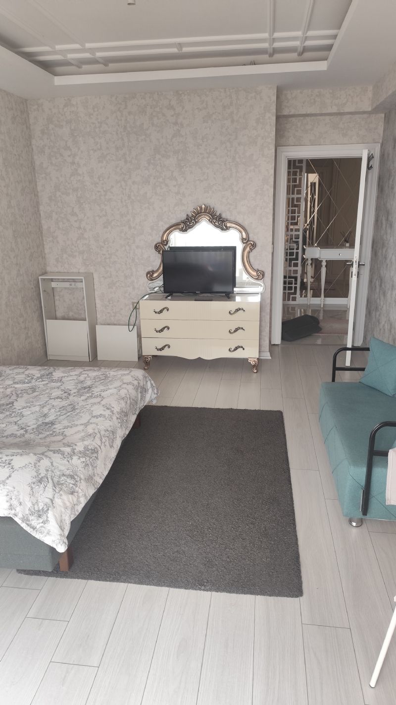 Lüks site içinde eşyalı evime ev arkadaşı arıyorum 