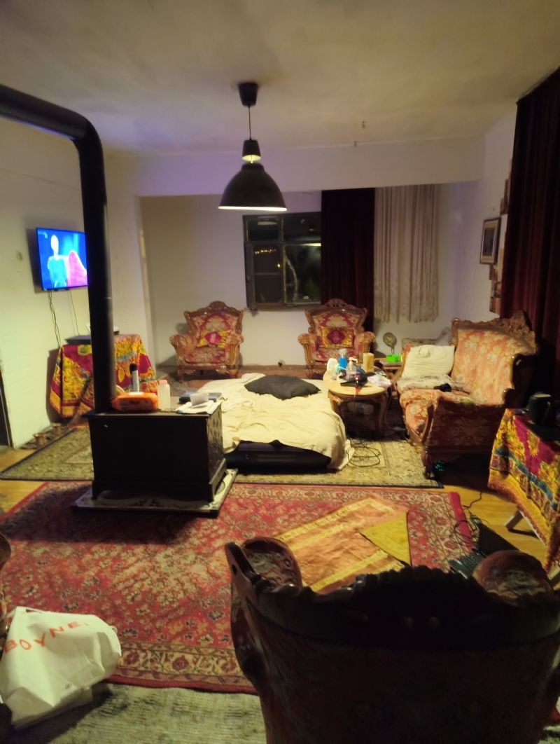 Kahramankazan otobüs son durağına(aile yaşam merkezi) yürüyerek 5 dk. Sıhhiye otobüs ile 55 dk. &nbsp;ANKARA