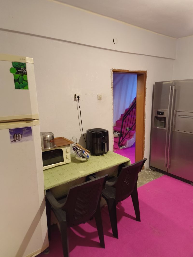 Kahramankazan otobüs son durağına(aile yaşam merkezi) yürüyerek 5 dk. Sıhhiye otobüs ile 55 dk. 